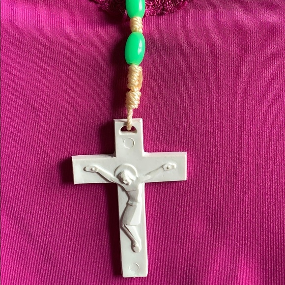Rosary green beads white thread plastic cross - Picture 2 of 10